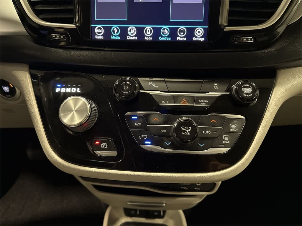 Thumbnail: 2018 Chrysler Pacifica - 22