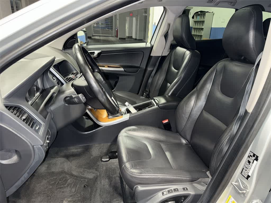 Thumbnail: 2017 Volvo XC60 - 15