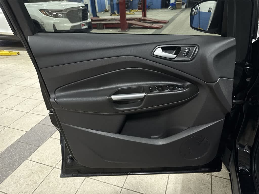 Thumbnail: 2016 Ford Escape - 28