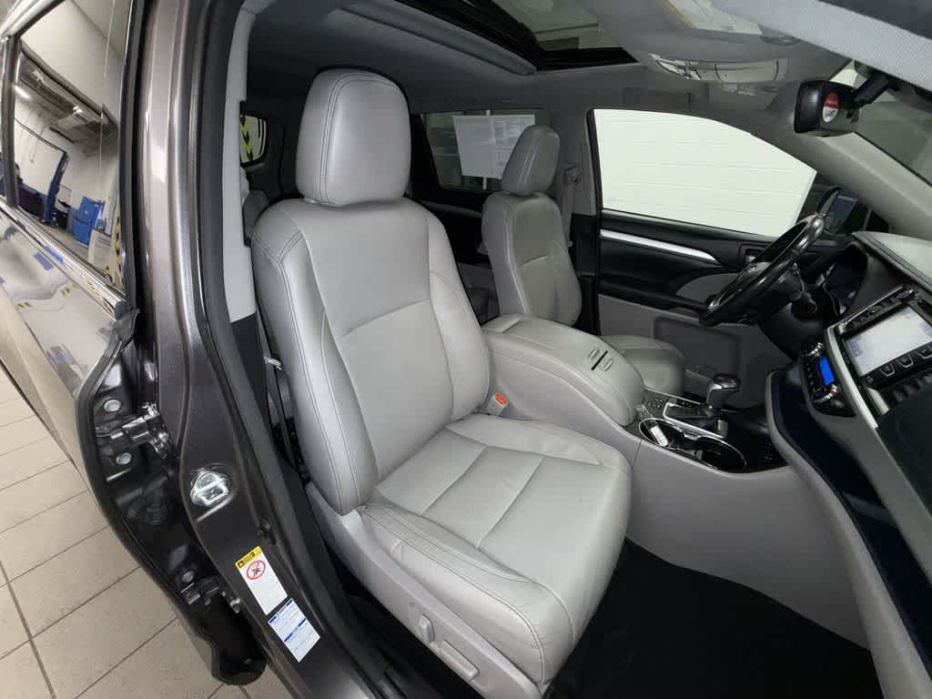 Thumbnail: 2017 Toyota Highlander - 16