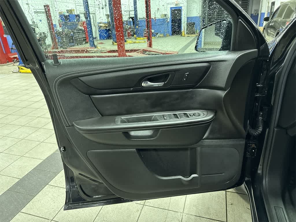 2015 Chevrolet Traverse LT 32