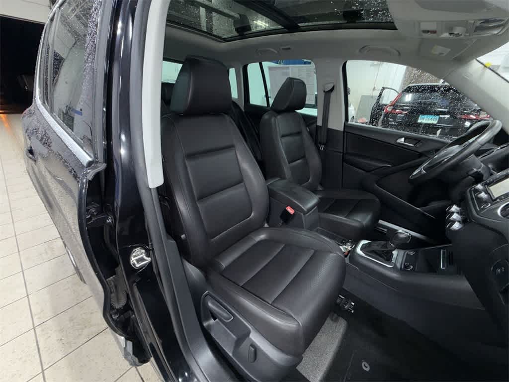 Thumbnail: 2014 Volkswagen Tiguan - 16