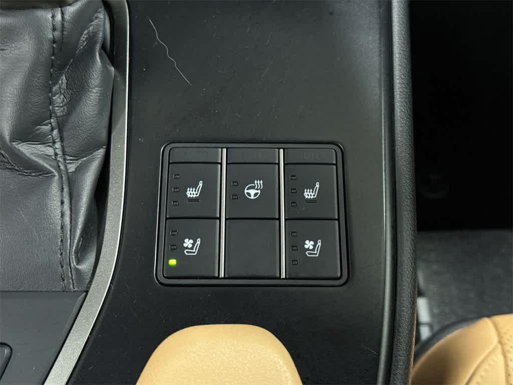 Thumbnail: 2024 Lexus UX - 31