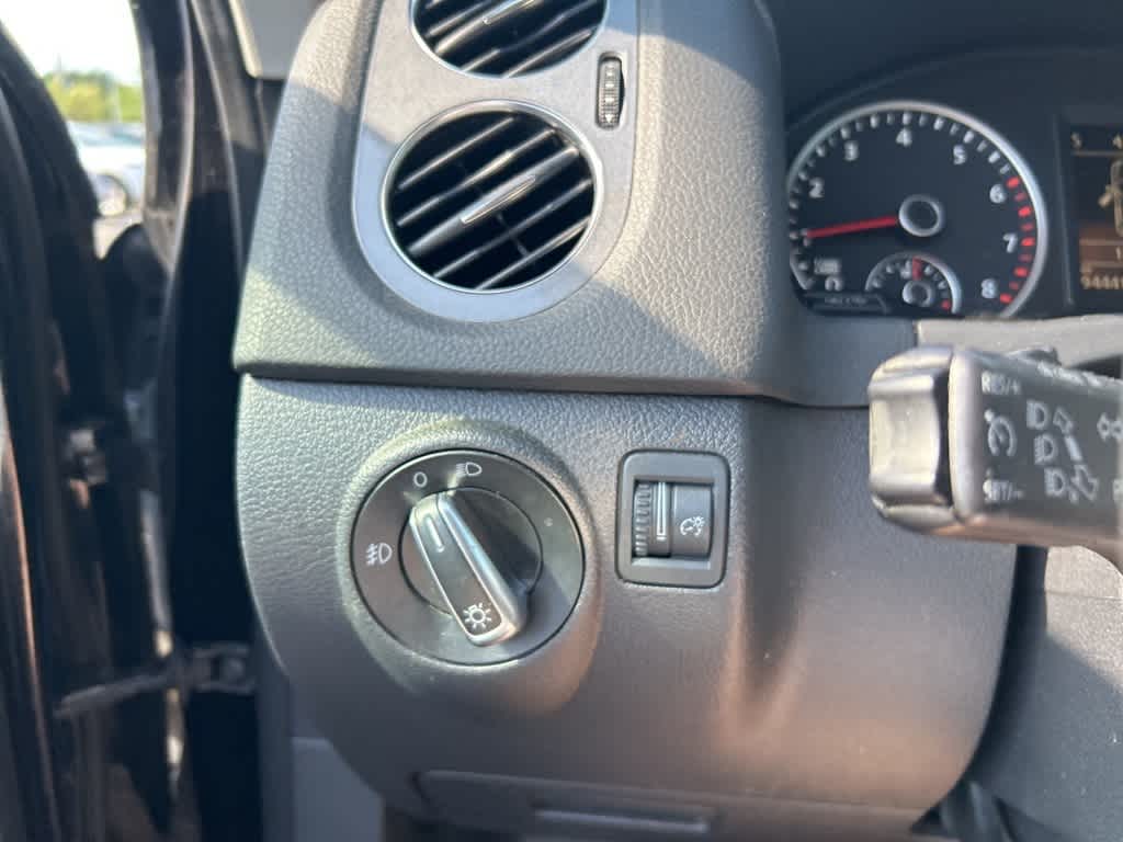 Thumbnail: 2014 Volkswagen Tiguan - 20