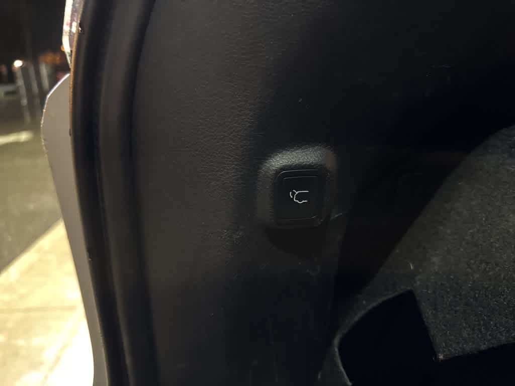 Thumbnail: 2020 Jeep Cherokee - 18