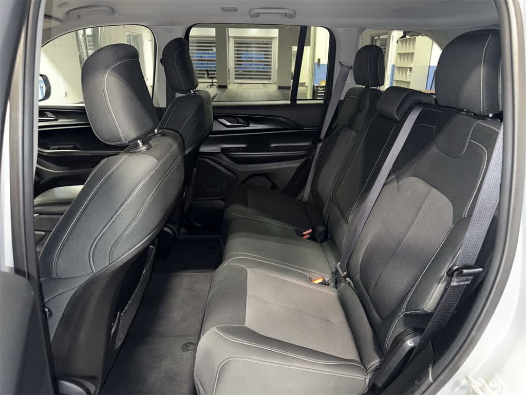 Thumbnail: 2023 Jeep Grand Cherokee - 15