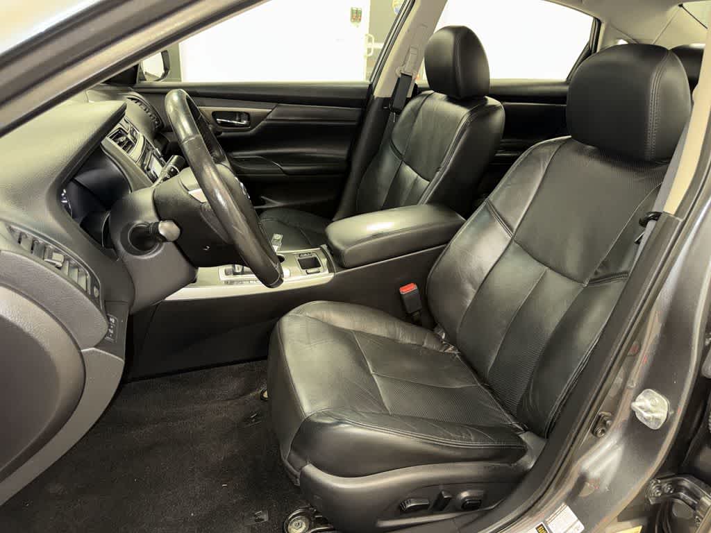 Thumbnail: 2015 Nissan Altima - 15