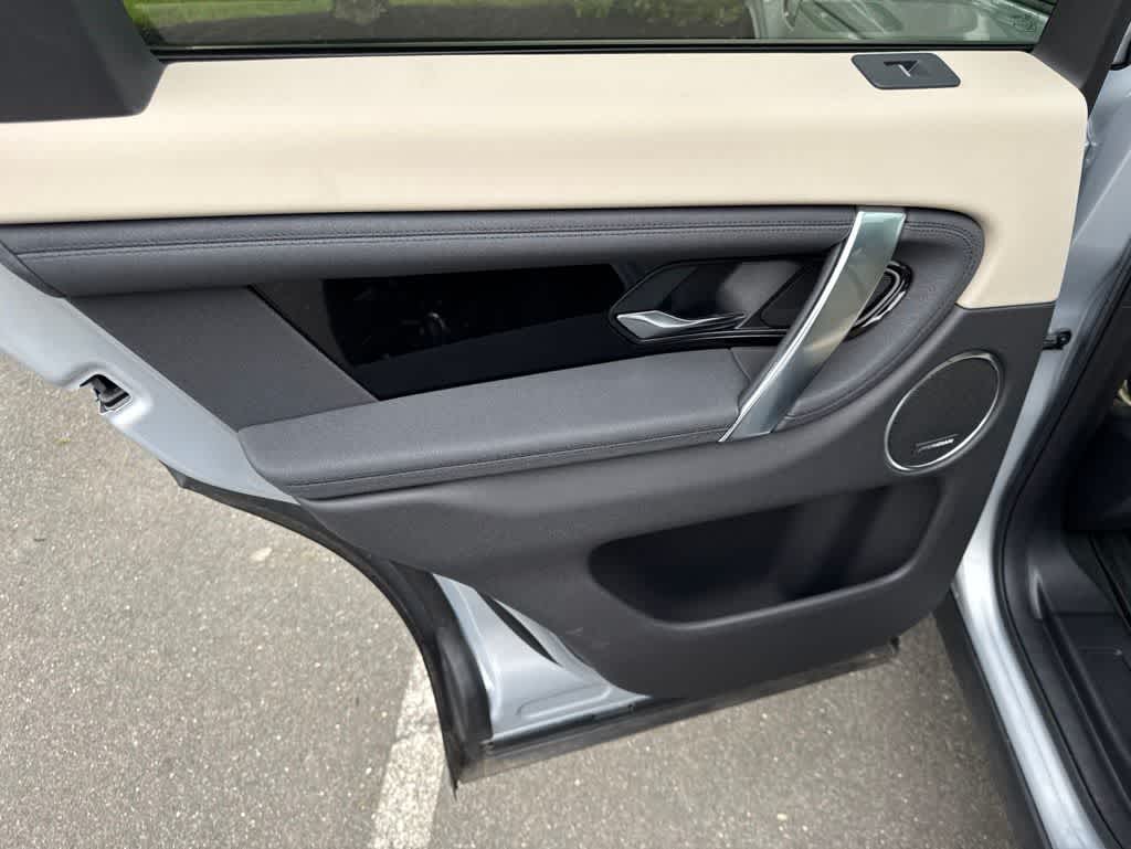Thumbnail: 2025 Land Rover Discovery Sport - 17