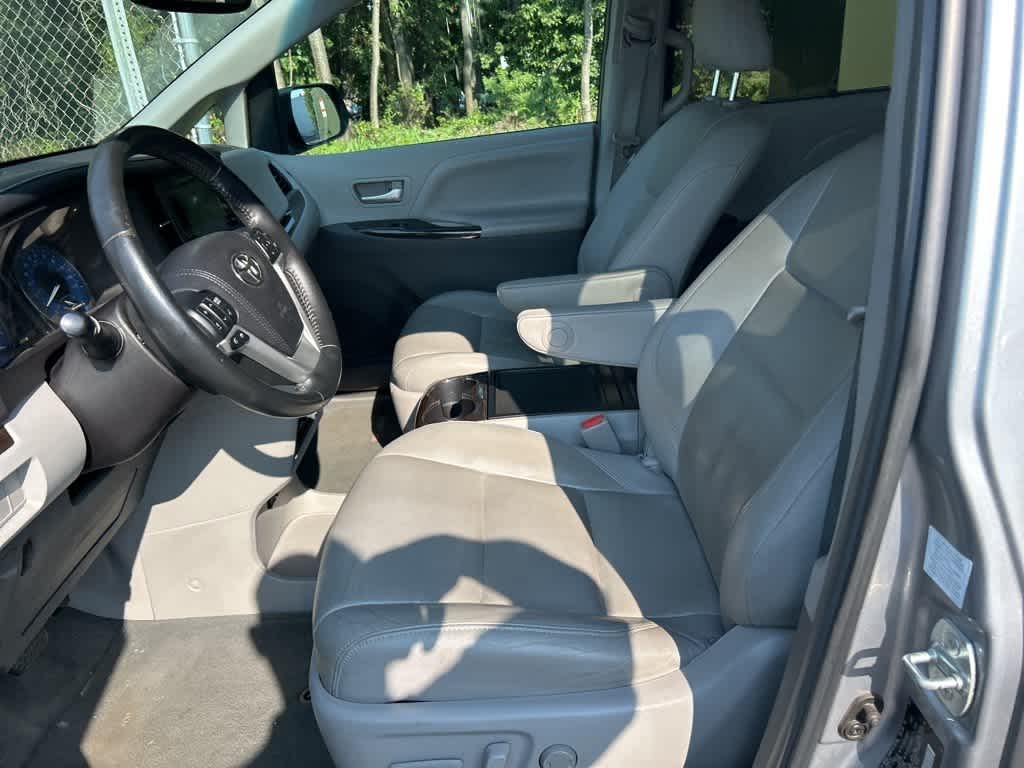 Thumbnail: 2015 Toyota Sienna - 12