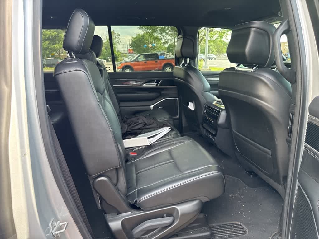 Thumbnail: 2022 Jeep Wagoneer - 20