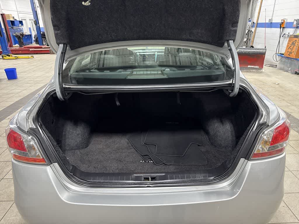 Thumbnail: 2015 Nissan Altima - 11