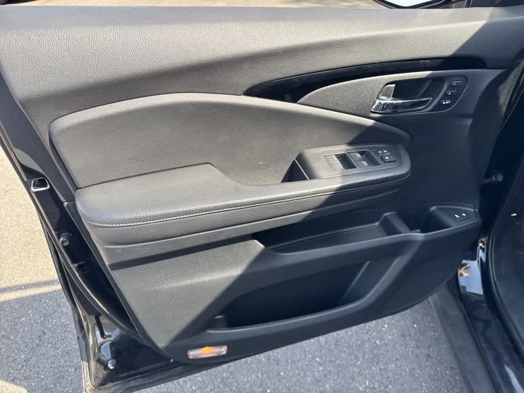 Thumbnail: 2019 Honda Pilot - 7