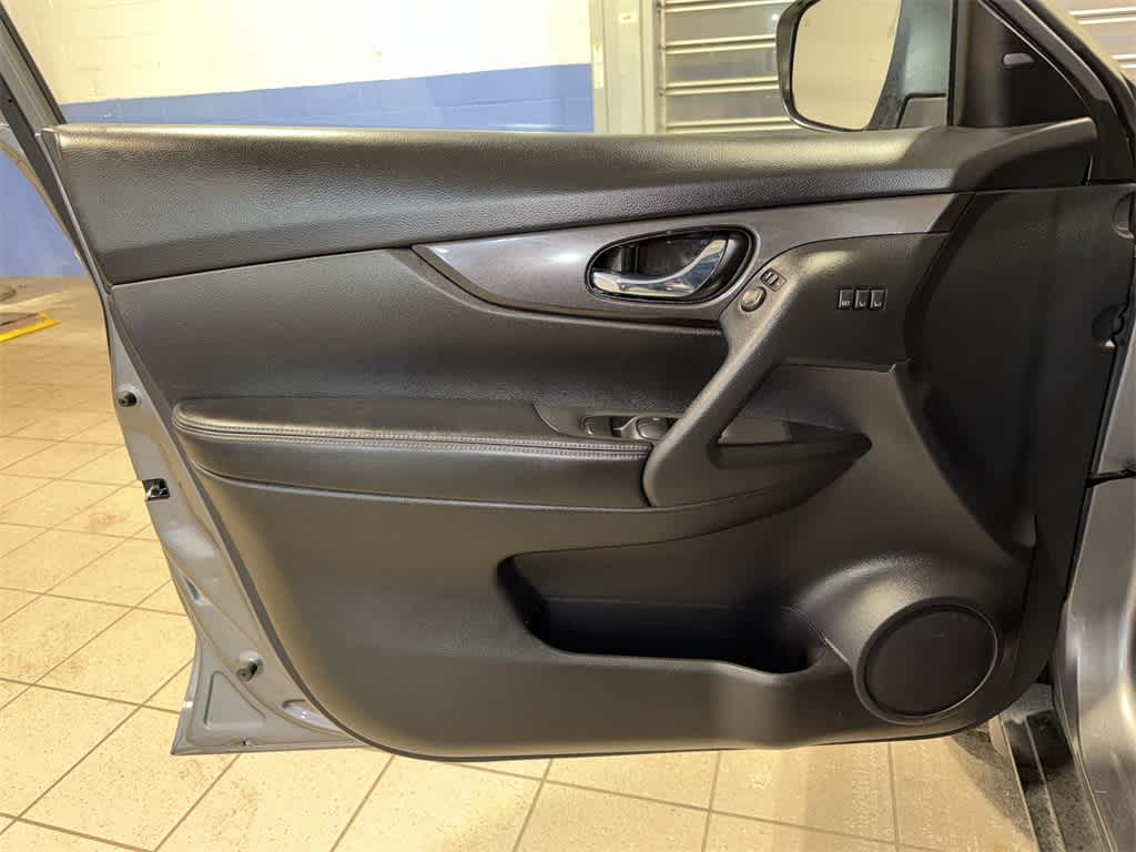 Thumbnail: 2019 Nissan Rogue - 30