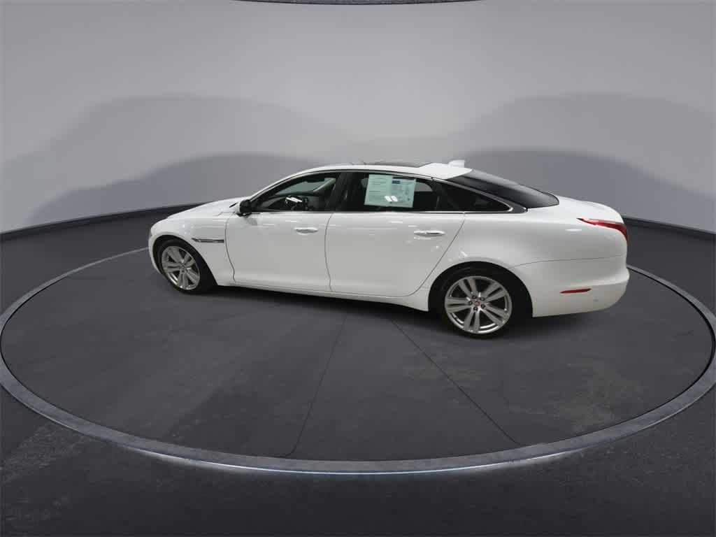 Thumbnail: 2016 Jaguar XJ - 6