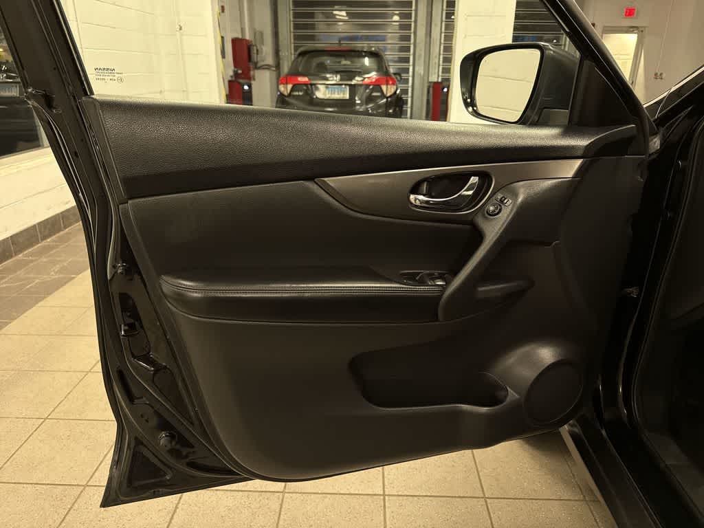 Thumbnail: 2015 Nissan Rogue - 28