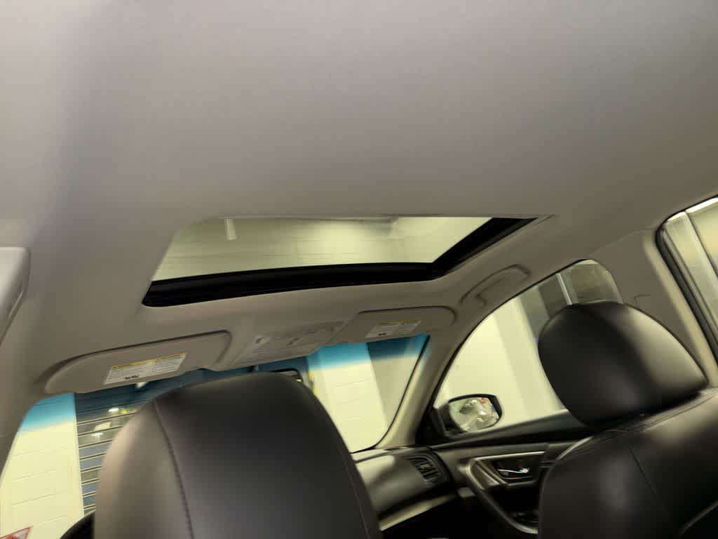 Thumbnail: 2015 Nissan Altima - 25