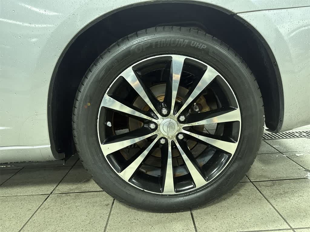 Thumbnail: 2013 Chrysler 200 - 10