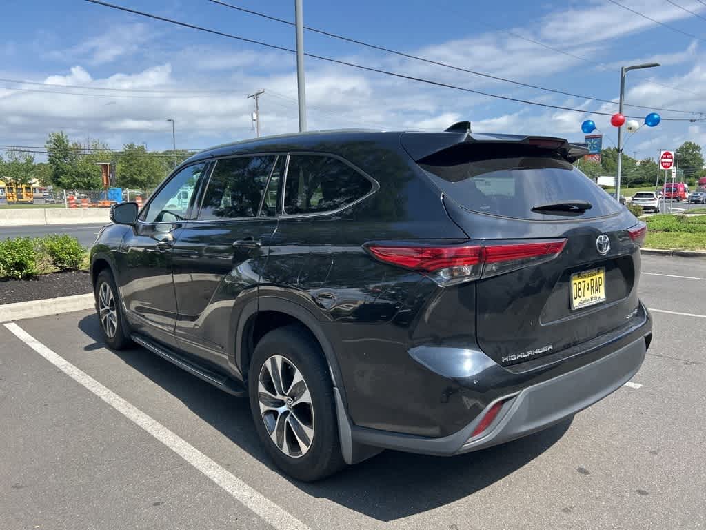 Thumbnail: 2022 Toyota Highlander - 21