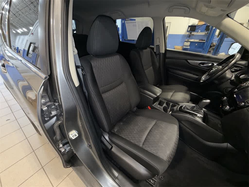 Thumbnail: 2020 Nissan Rogue - 16