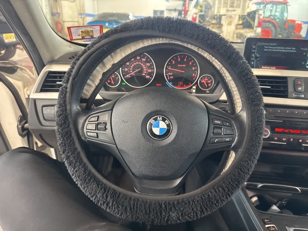 2017 BMW 3 Series 320i xDrive 10