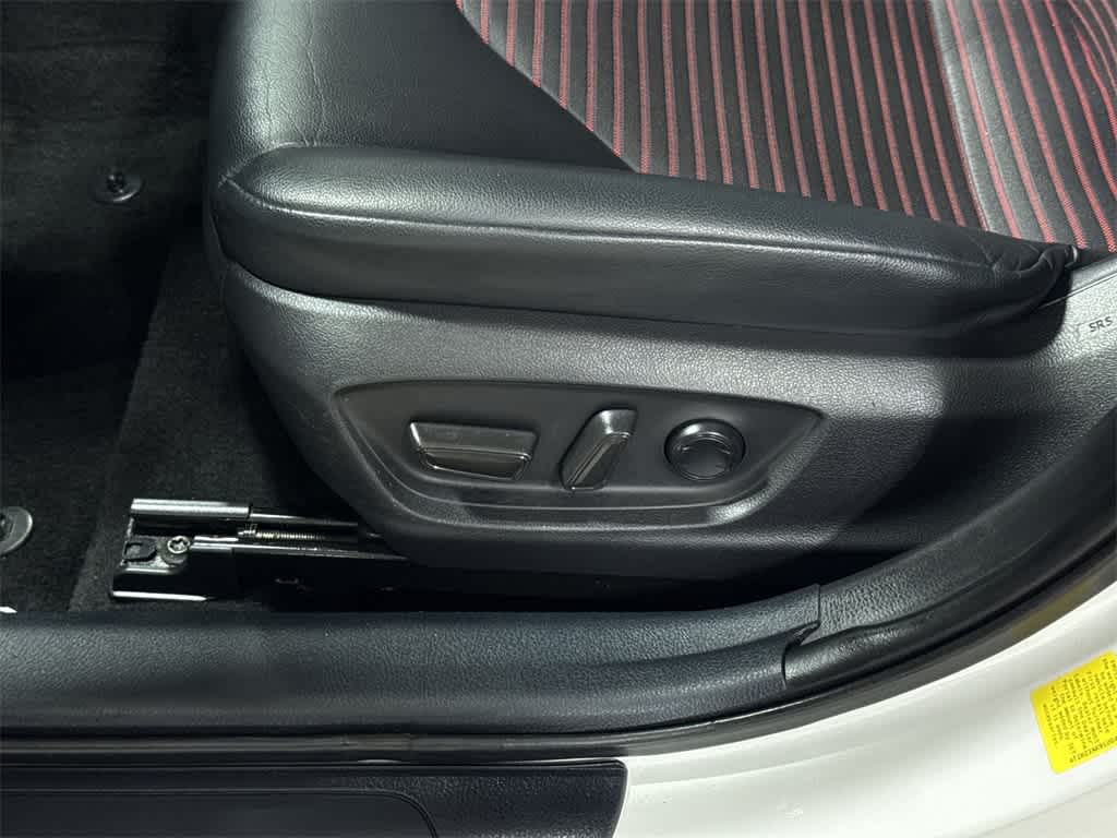 Thumbnail: 2020 Toyota Camry - 23