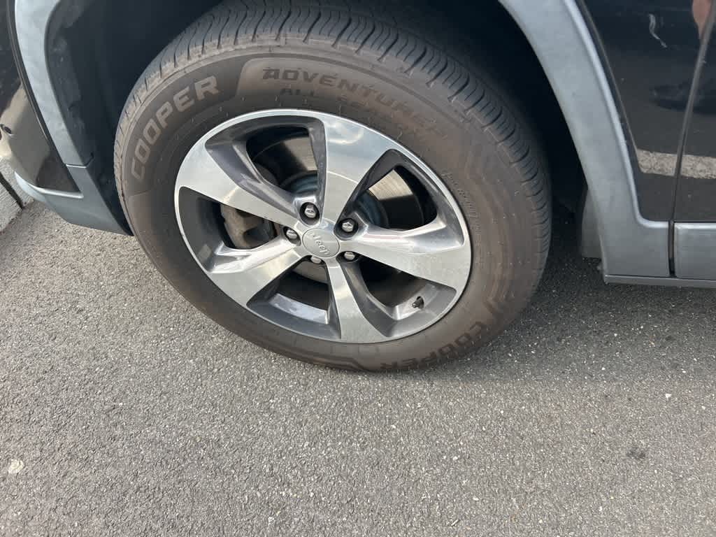 Thumbnail: 2019 Jeep Cherokee - 25