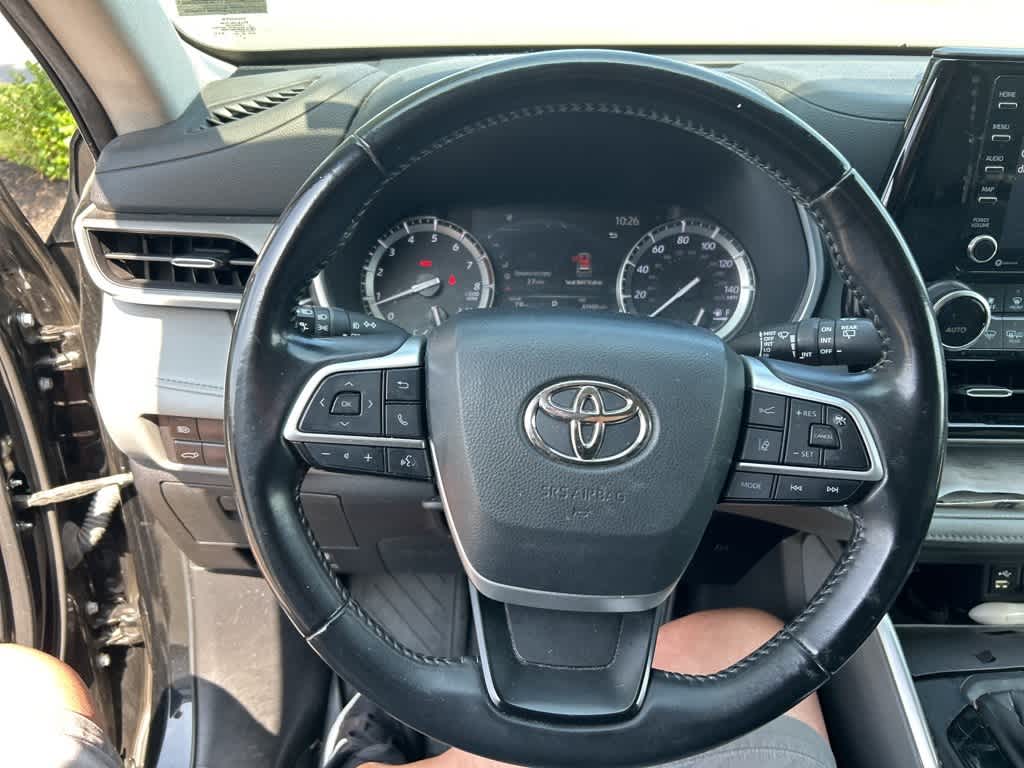Thumbnail: 2022 Toyota Highlander - 3