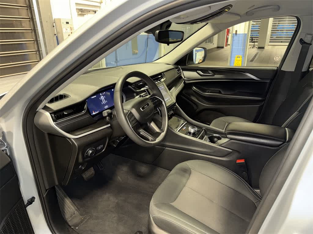 Thumbnail: 2023 Jeep Grand Cherokee - 27