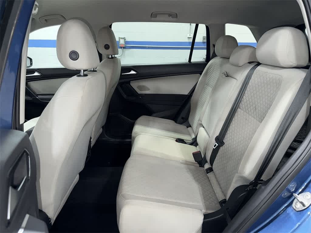 Thumbnail: 2018 Volkswagen Tiguan - 17
