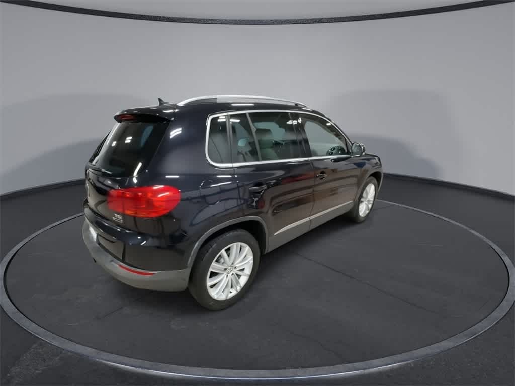 Thumbnail: 2016 Volkswagen Tiguan - 8