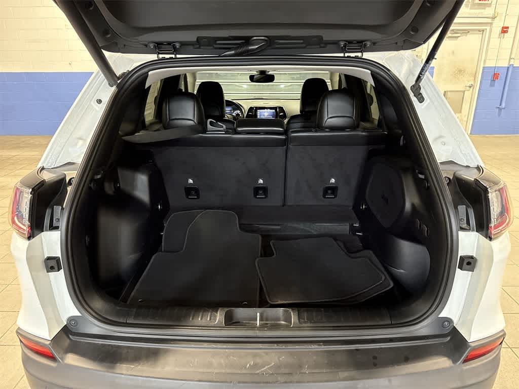 Thumbnail: 2020 Jeep Cherokee - 11