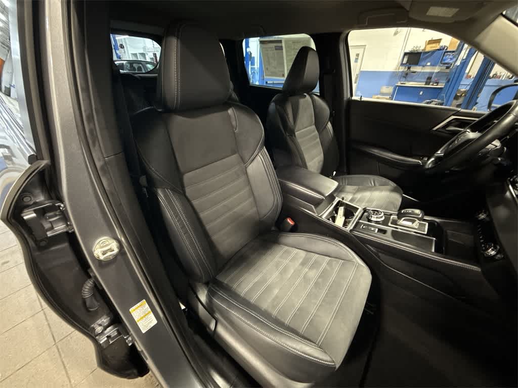 Thumbnail: 2023 Mitsubishi Outlander - 16