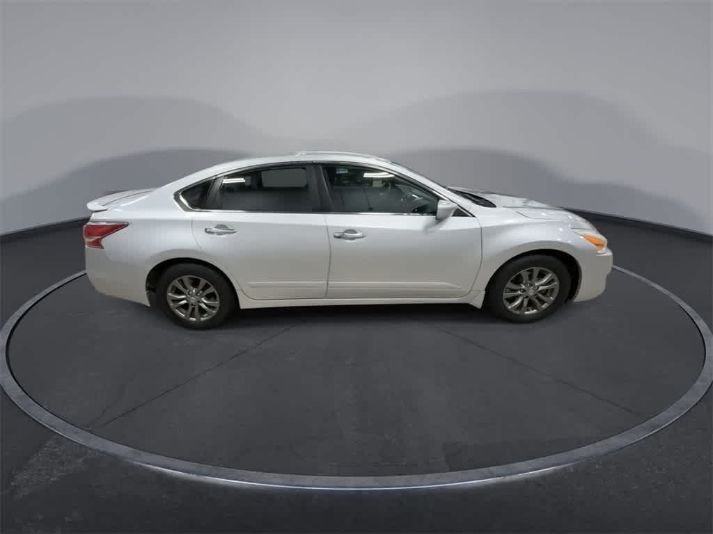 Thumbnail: 2015 Nissan Altima - 9