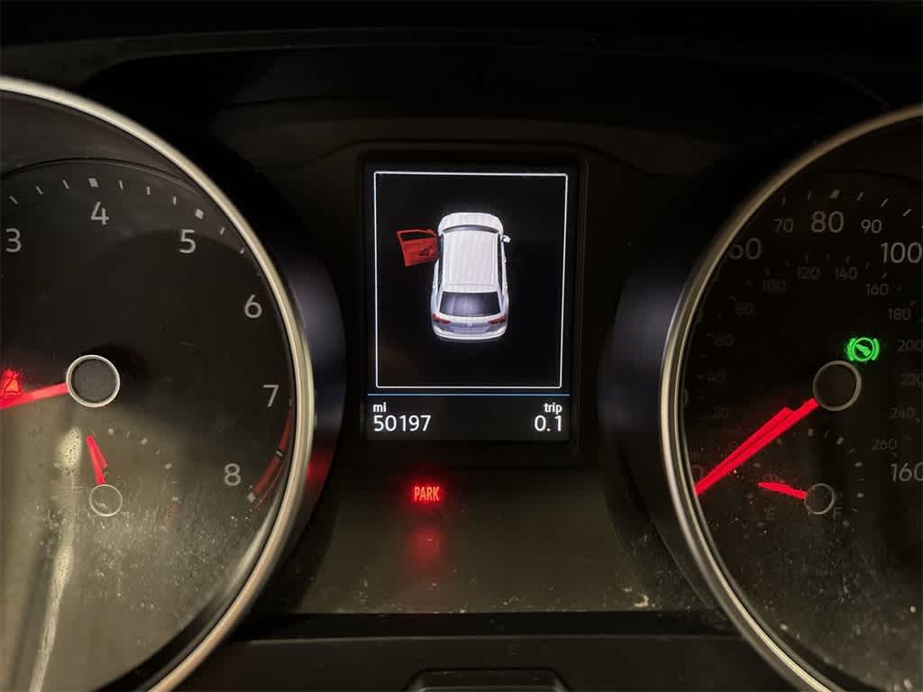 Thumbnail: 2018 Volkswagen Tiguan - 18