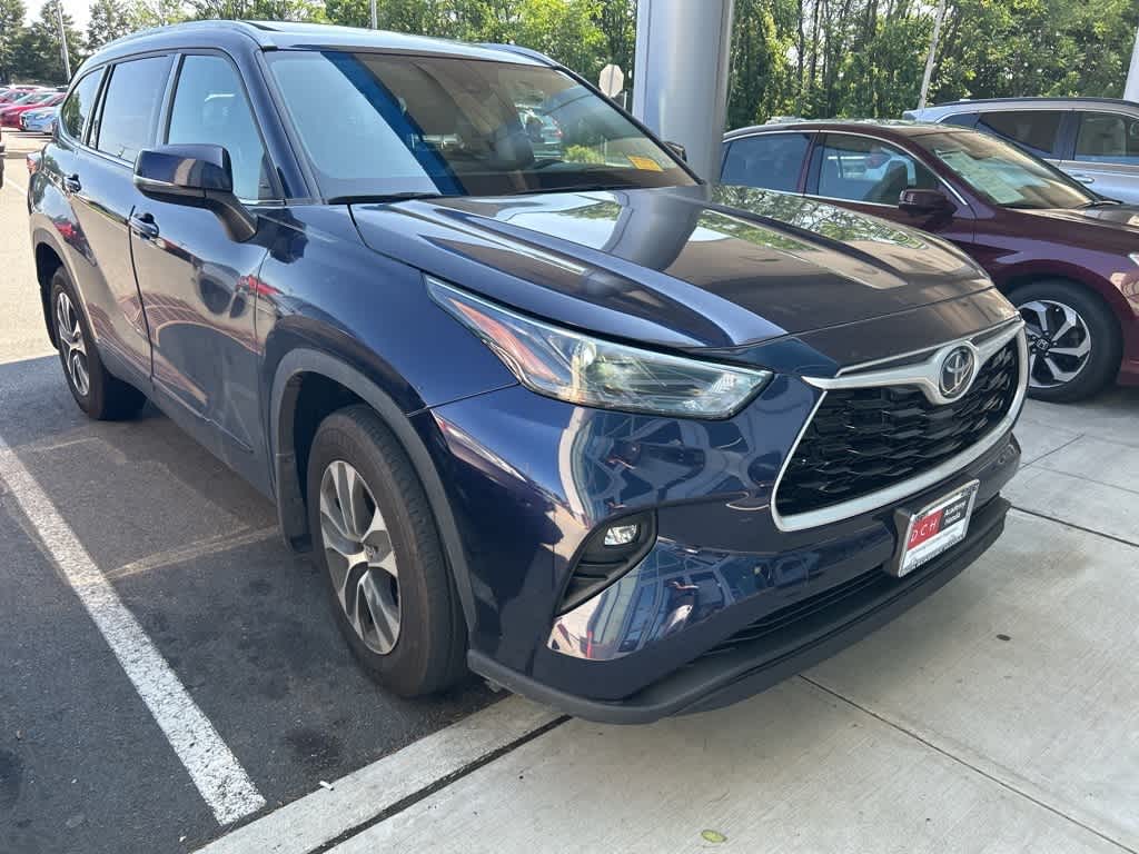 Thumbnail: 2022 Toyota Highlander - 3