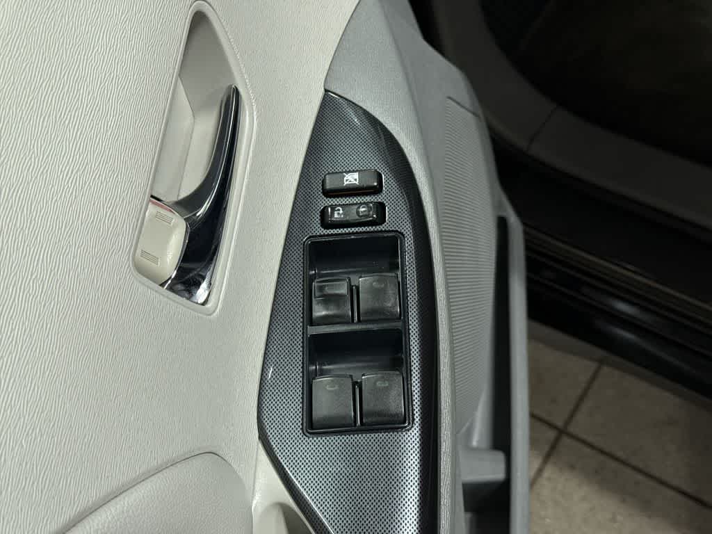 Thumbnail: 2014 Toyota Sienna - 23