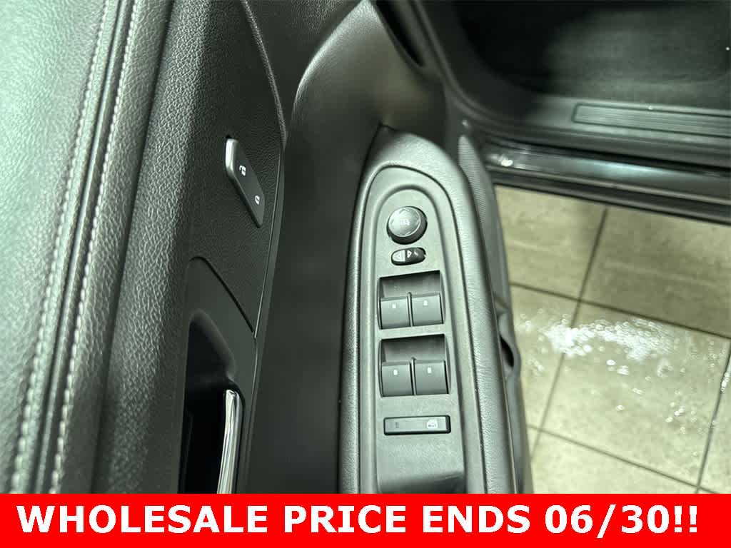 Thumbnail: 2015 Chevrolet Traverse - 23