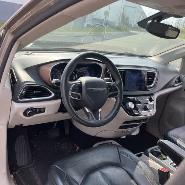 Thumbnail: 2017 Chrysler Pacifica - 18