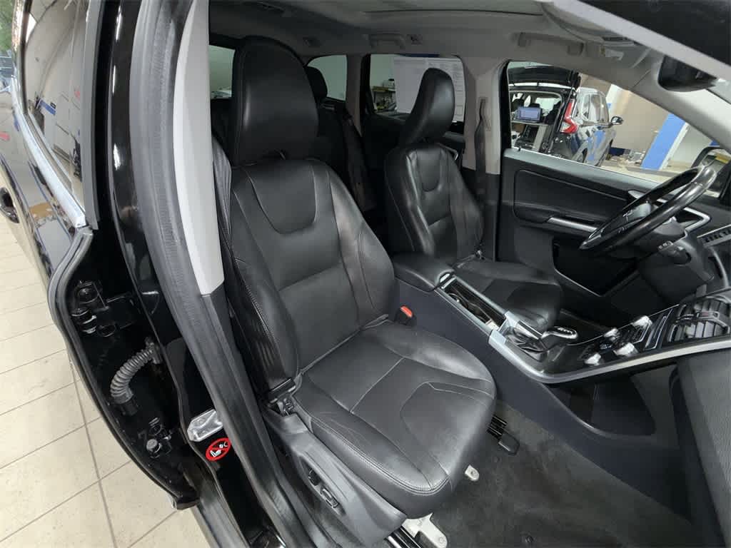 Thumbnail: 2015 Volvo XC60 - 16