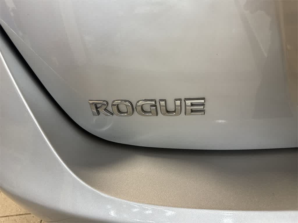 Thumbnail: 2011 Nissan Rogue - 26