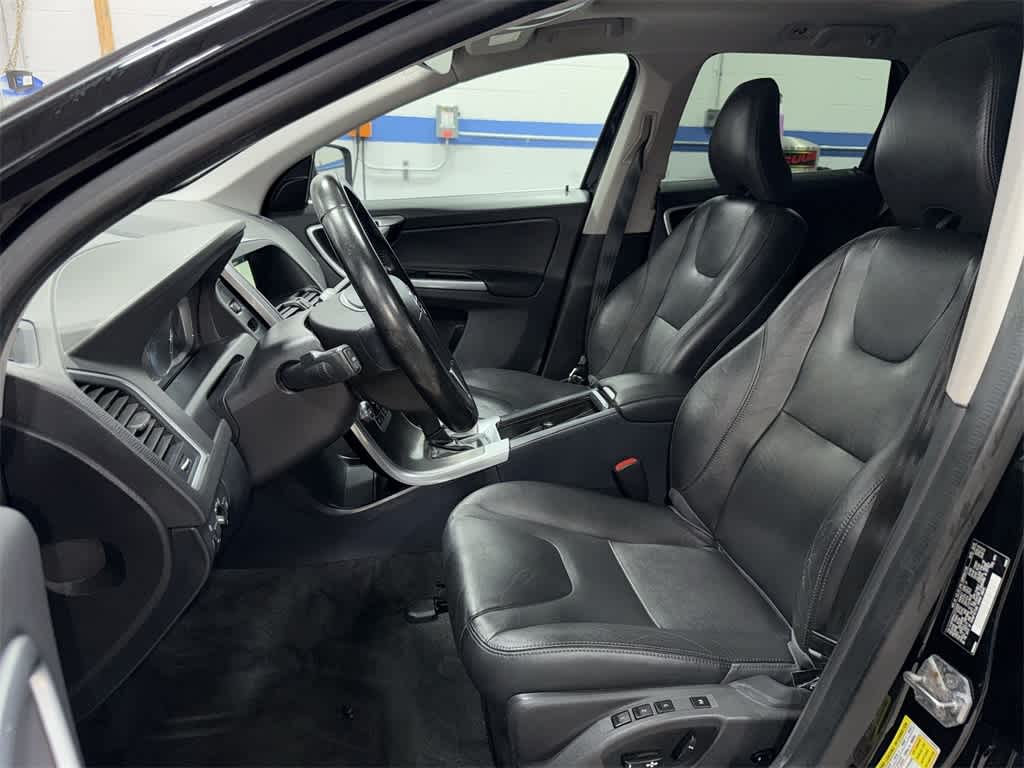 Thumbnail: 2015 Volvo XC60 - 15