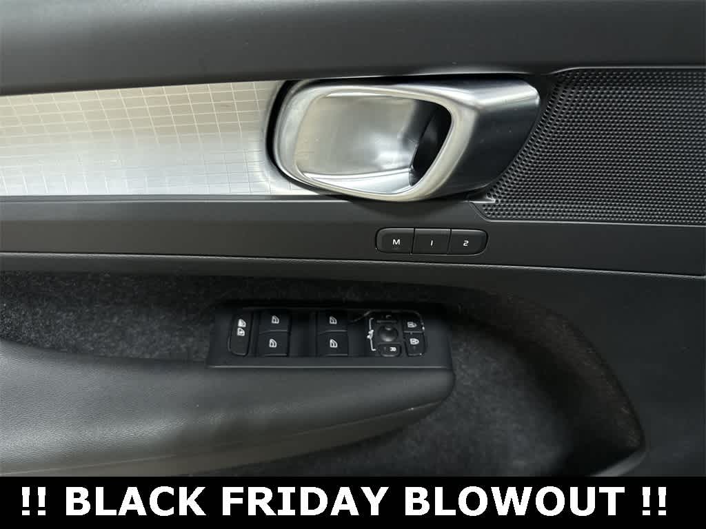 Thumbnail: 2020 Volvo XC40 - 22