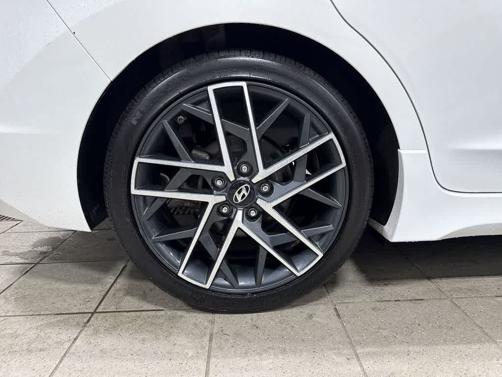 Thumbnail: 2019 Hyundai Elantra - 10