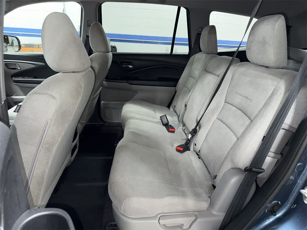 Thumbnail: 2019 Honda Pilot - 17