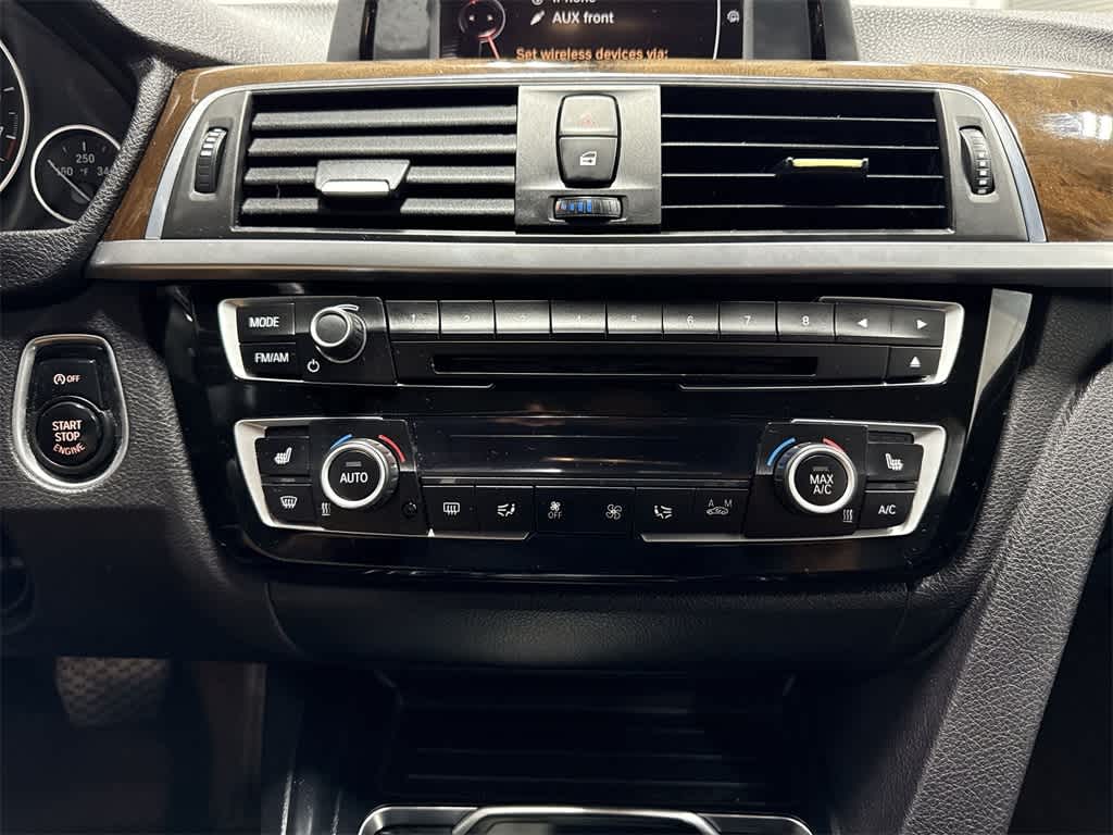 Thumbnail: 2016 BMW 3 Series - 21