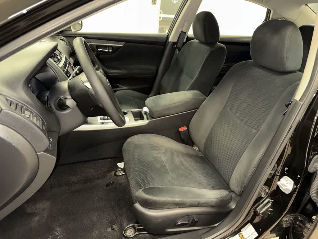 Thumbnail: 2015 Nissan Altima - 15