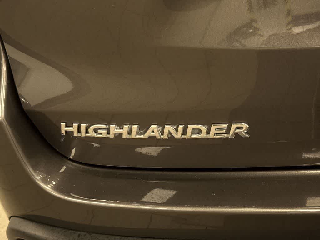 Thumbnail: 2017 Toyota Highlander - 28