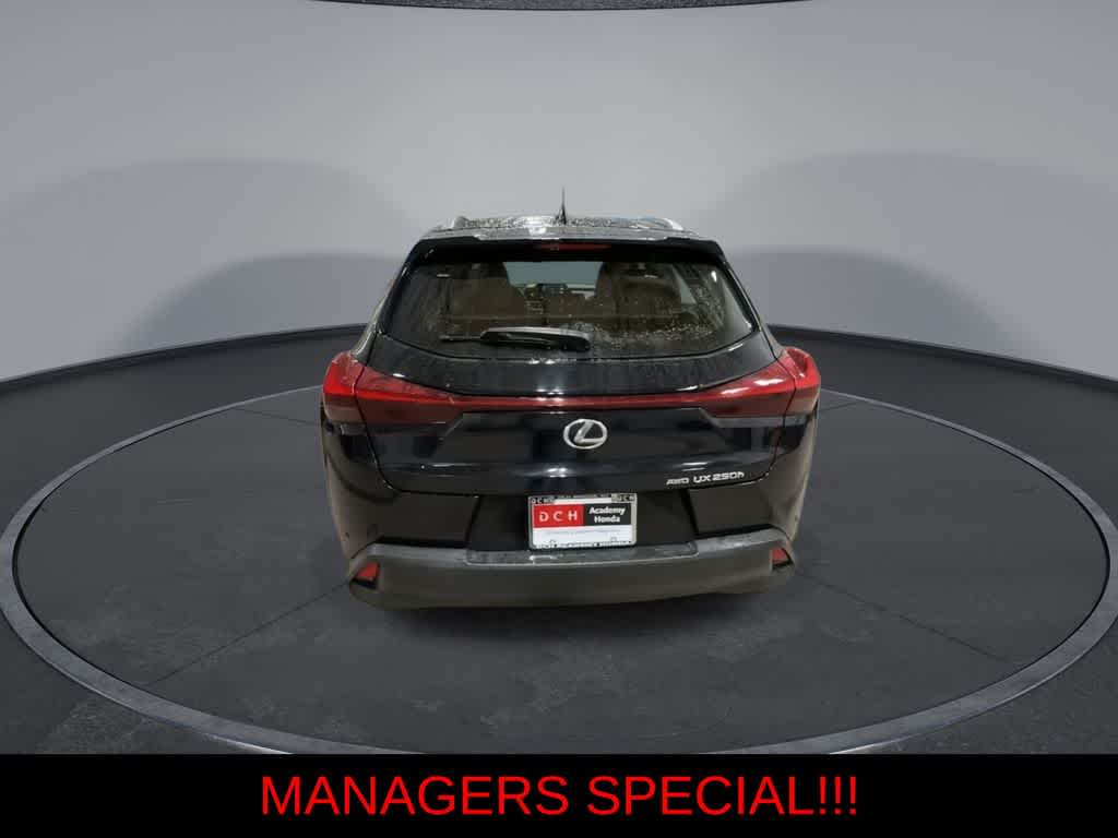 Thumbnail: 2024 Lexus UX - 7