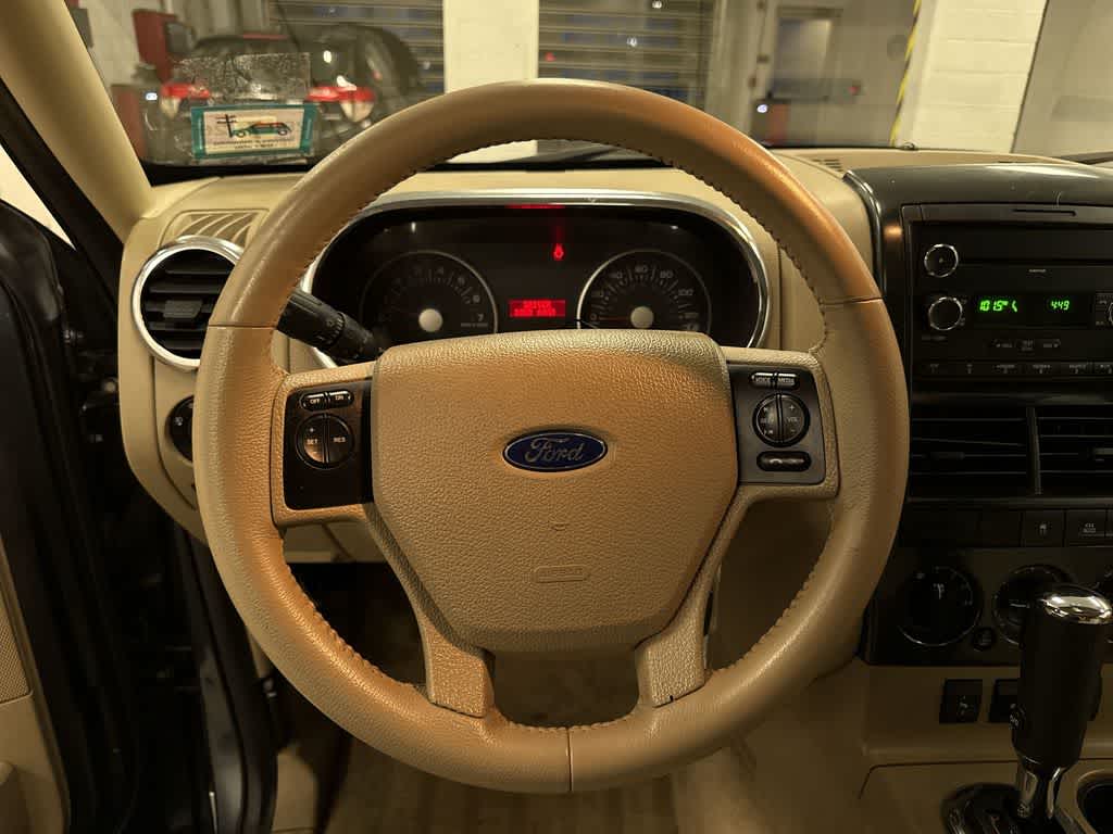 Thumbnail: 2010 Ford Explorer - 19