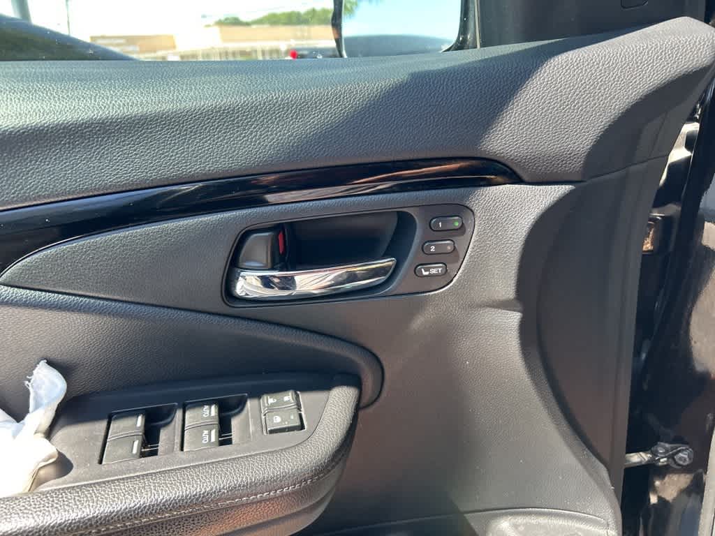 Thumbnail: 2020 Honda Pilot - 16